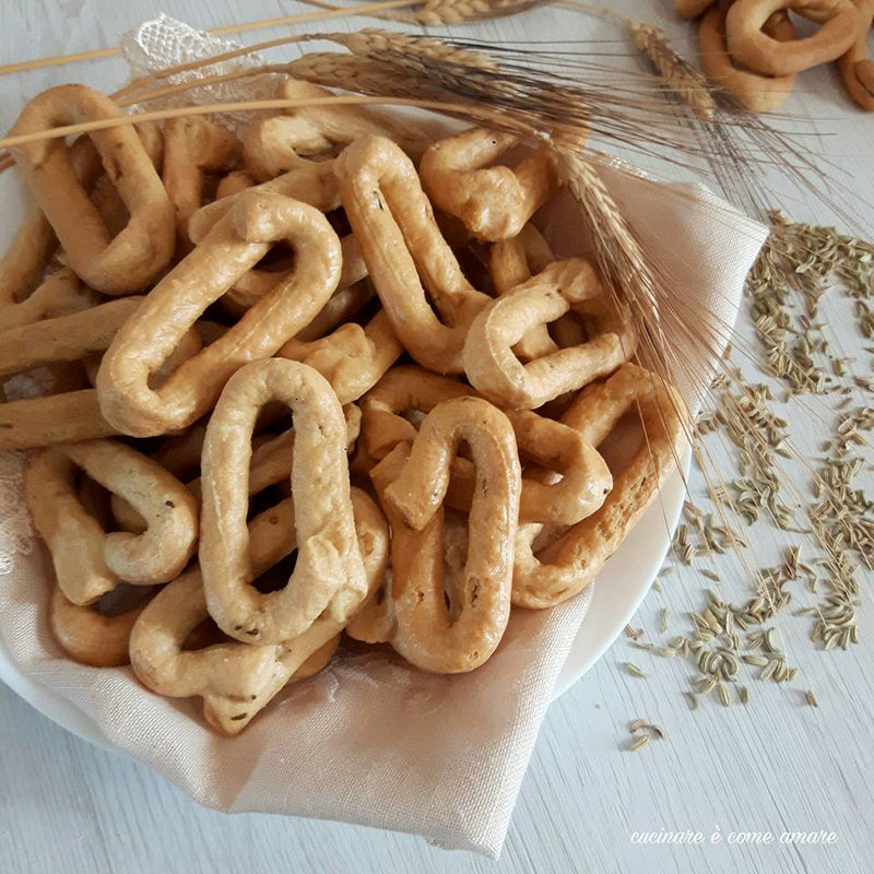 Taralli Scaldatelli der apulischen Tradition