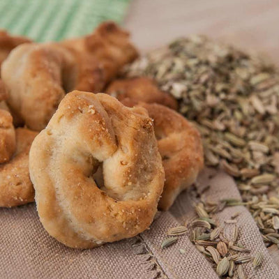 Fennel flavored Taralli from Apulia - Sweetaly